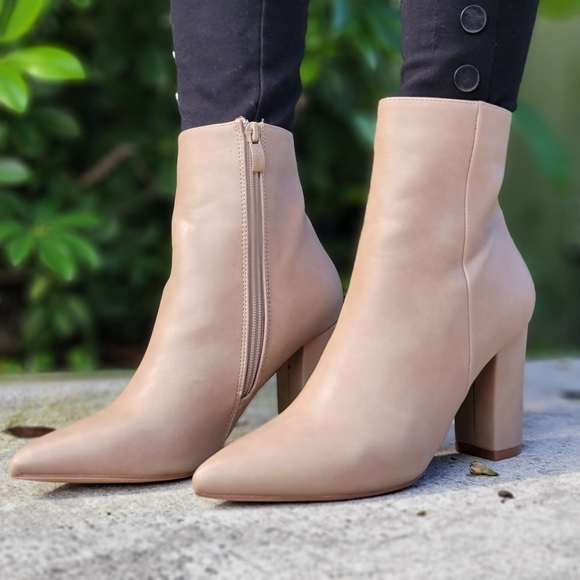 Women's Nude High Chunky Heeled Boots Zip Up Pointy Toe Ankle - Picture 2 of 8